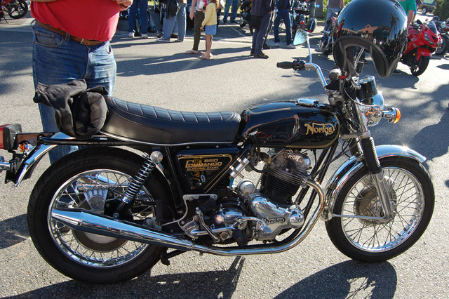 Norton Commando 850