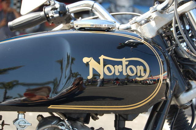 1975 Norton Commando 850